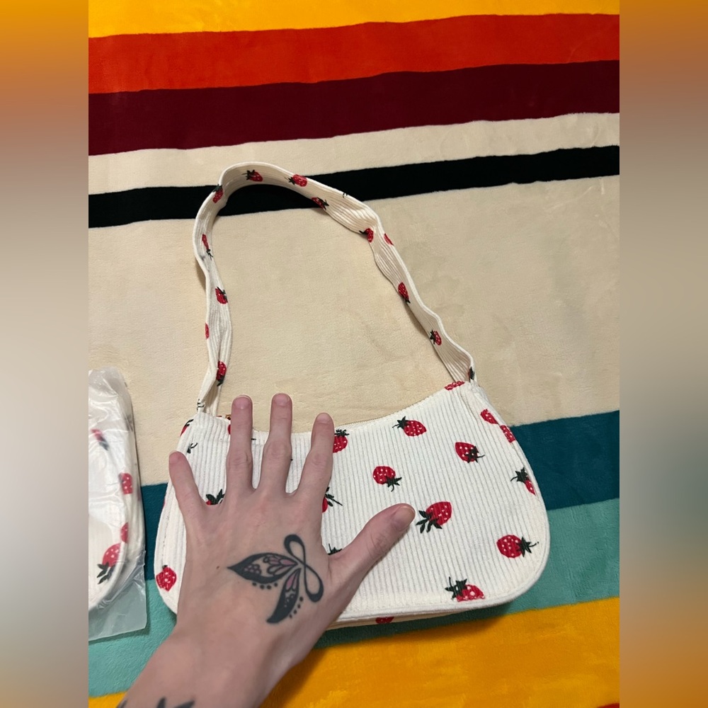 Strawberry Print Corduroy Shoulder Bag 🍓NWOT🍓 - Picture 6 of 8